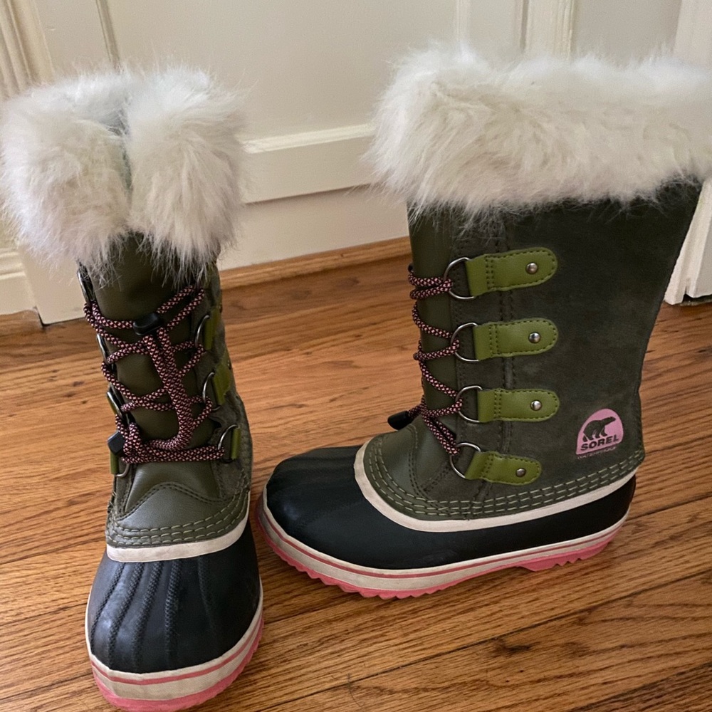 Sorel Winter Snow Boots Youth Size 3  Green & Pink